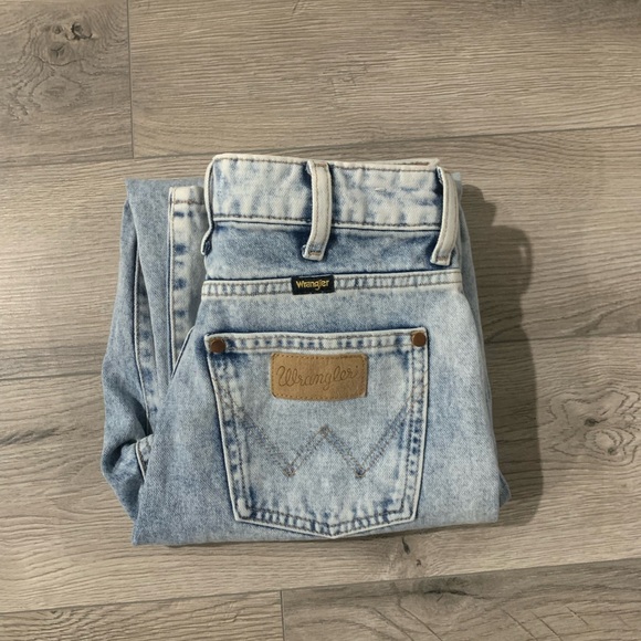 Wrangler Denim - Wrangler Blue Relaxed Fit Jeans with Vintage Appeal